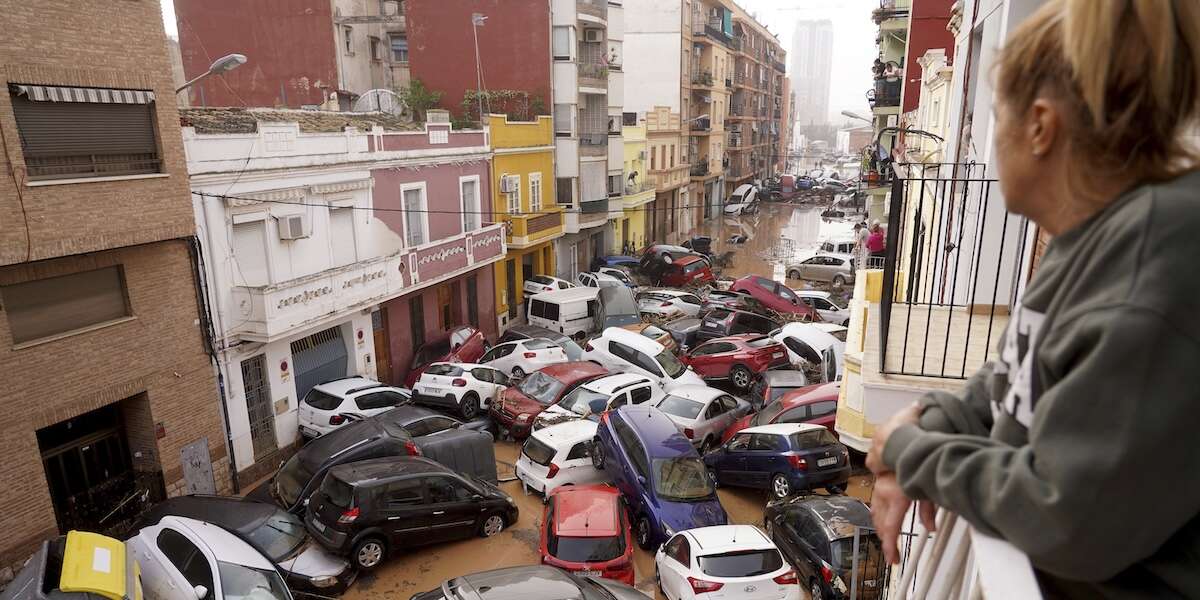 Le conseguenze delle disastrose alluvioni a ValenciaLe piogge torrenziali hanno provocato almeno 95 morti, decine di dispersi e danni che per il momento sono difficilmente calcolabili