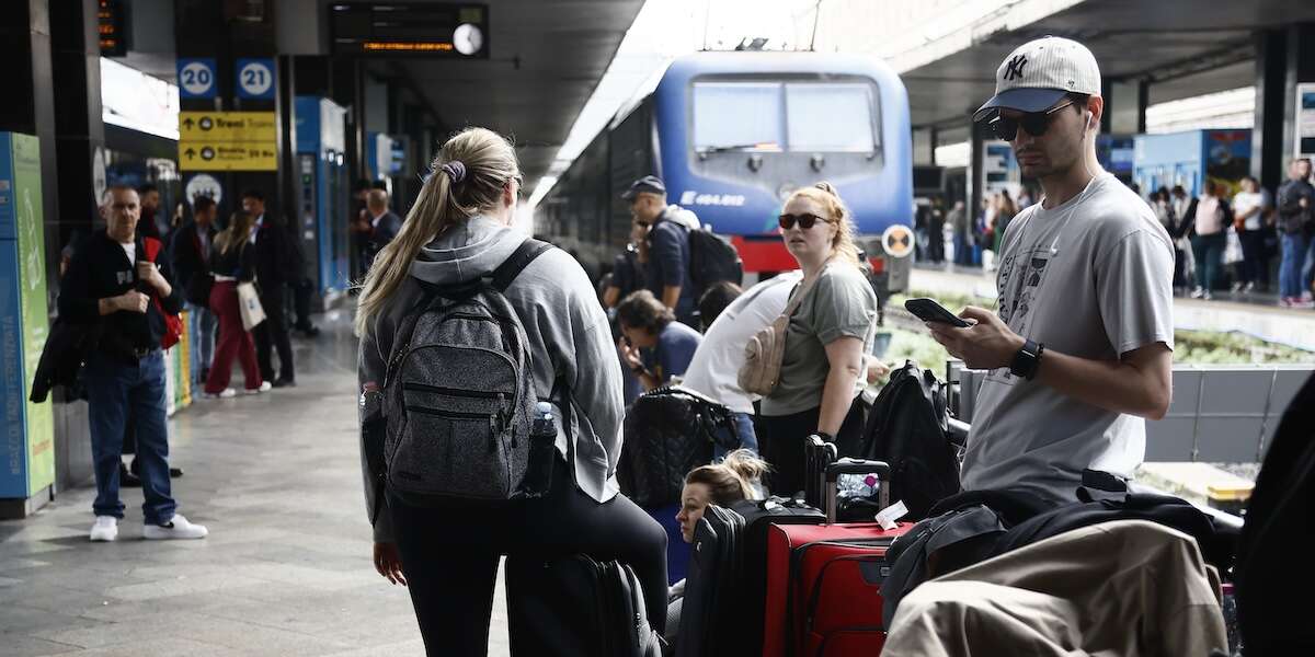 RFI ha detto di aver sospeso il contratto con la ditta intervenuta sulla rete ferroviaria di Roma, dove martedì c’era stata una grave interruzione alla circolazione dei treni