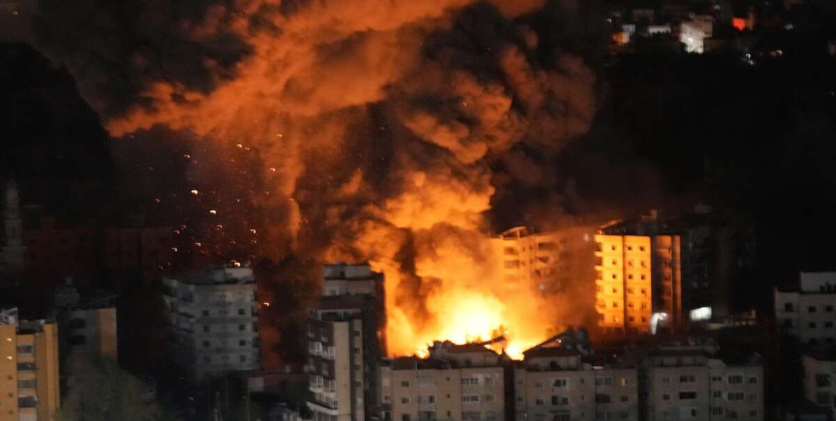 Il più grosso attacco israeliano su Beirut dell’ultimo meseSono state colpite diverse zone nel sud della capitale del Libano, dove Israele ritiene ci siano bunker di Hezbollah