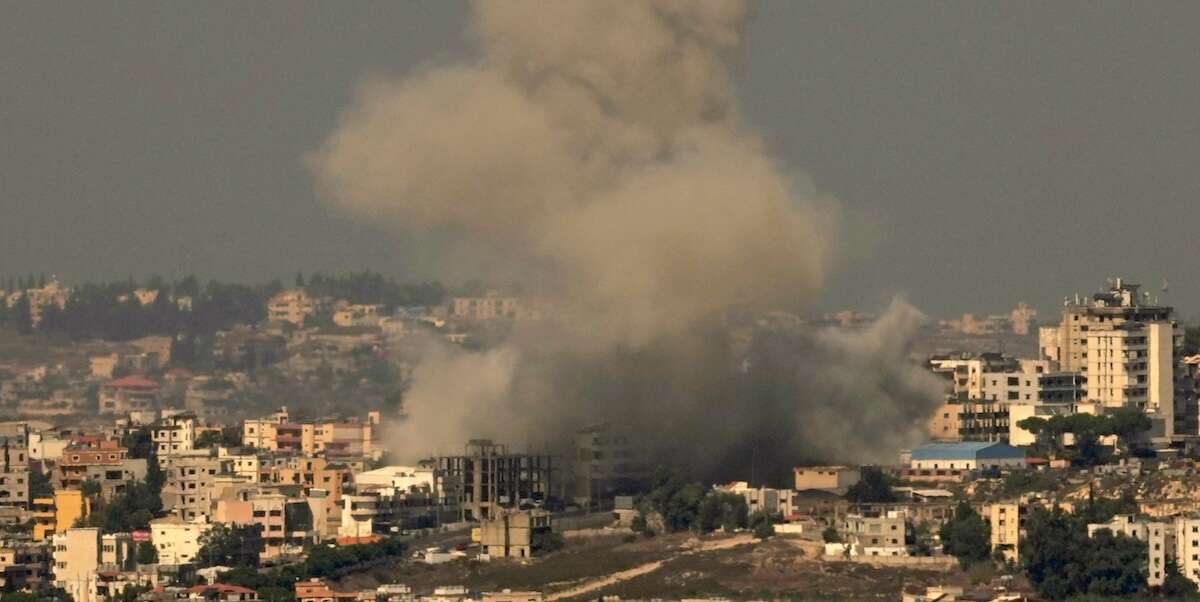 Israele ha bombardato la sede del comune di Nabatieh, in Libano, e ucciso il sindaco