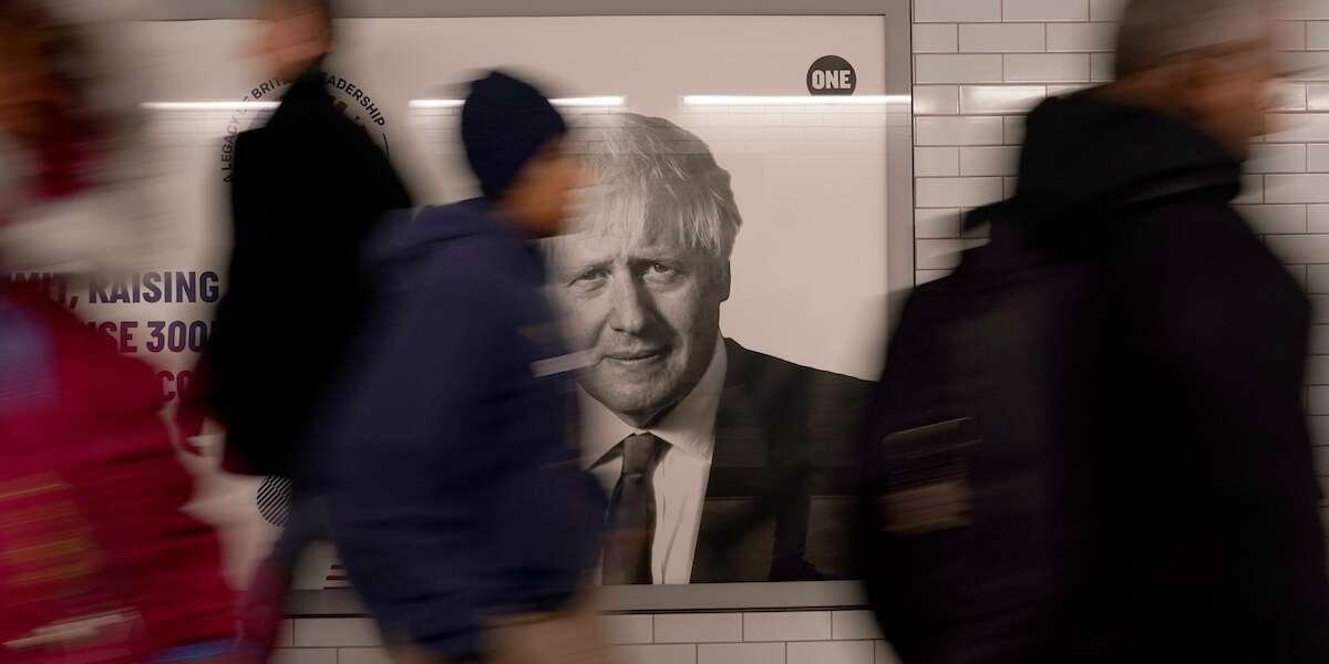 Boris Johnson non ci ha rinunciatoNel Regno Unito è appena uscito il suo libro auto-celebrativo: il modo in cui l'ex primo ministro lo sta presentando sembra preparare un ritorno in politica, prima o poi