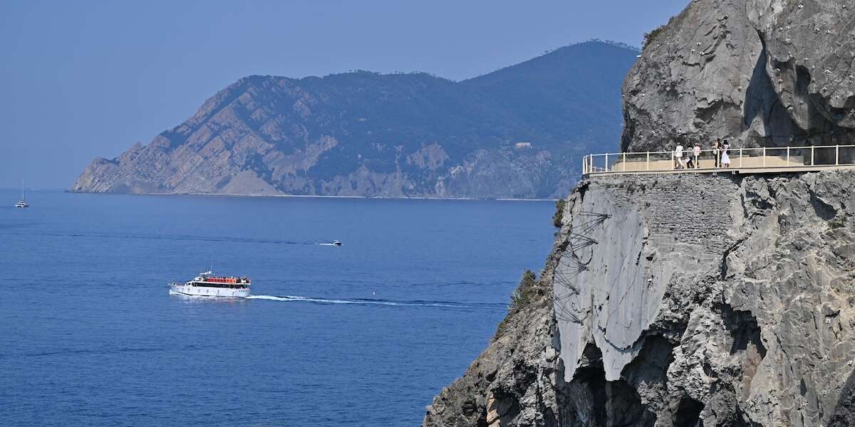 La Via dell’Amore nelle Cinque Terre è chiusa di nuovoIl sentiero era stato riaperto ad agosto dopo un lungo cantiere, ma il crollo di alcuni massi ha danneggiato la galleria che copre un tratto