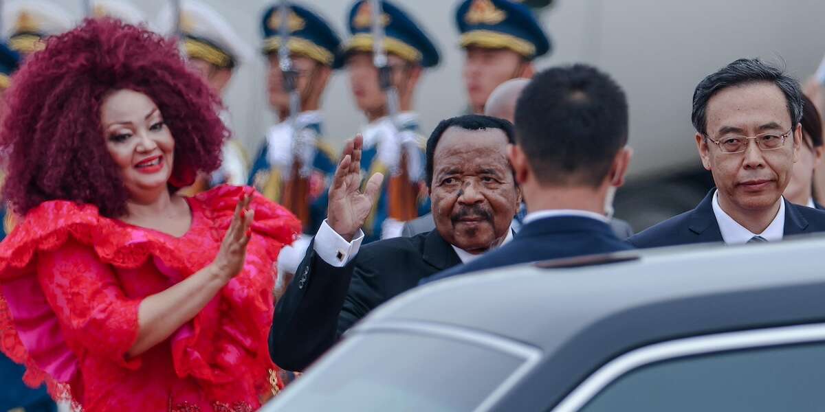 Il presidente del Camerun è apparso per la prima volta in pubblico dopo oltre un mese di dicerie su una sua possibile morte