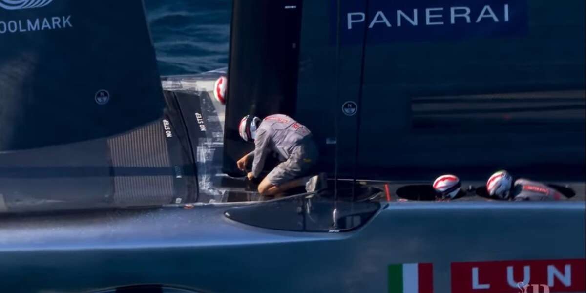 Luna Rossa incerottata ha vinto contro Ineos BritanniaNella settima regata della finale di Louis Vuitton Cup aveva avuto un incidente, ma i danni sono stati riparati in fretta per farla gareggiare di nuovo: ora il punteggio è 4-4