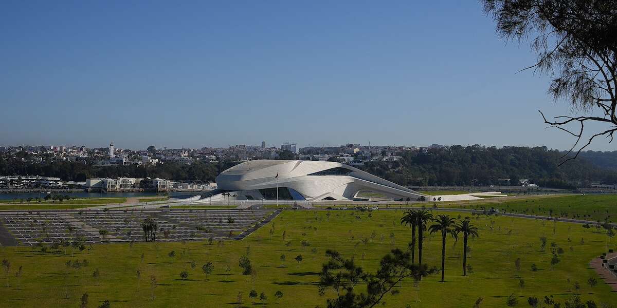 In Marocco ci sono due grandi teatri che non hanno mai apertoA Rabat e a Casablanca: sono stati progettati da famosi architetti e i lavori di costruzione sono terminati anni fa, ma non sono mai stati nemmeno inaugurati