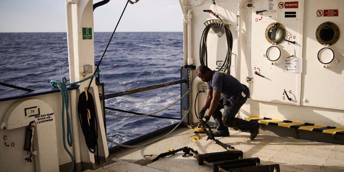 Centinaia di chilometri di navigazione per una personaSabato la nave Humanity 1 ha soccorso una persona migrante a largo delle coste libiche, e ora è costretta ad andare rapidamente al porto di sbarco