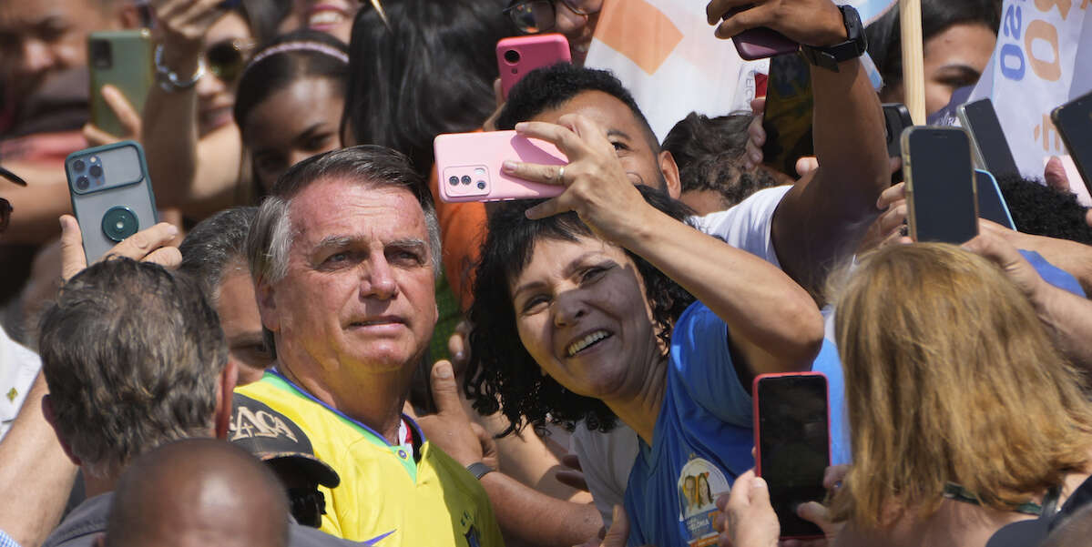 Alle amministrative in Brasile è andata bene la destraIl partito dell'ex presidente Jair Bolsonaro ha eletto al primo turno i sindaci di 2 delle 26 capitali degli stati in cui è suddiviso il paese, e avrà un proprio candidato al ballottaggio in altre 9