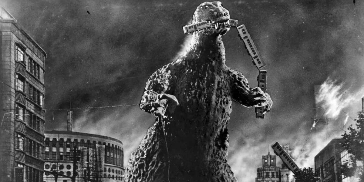 La prima volta che Godzilla distrusse TokyoSettant'anni fa in Giappone fu proiettato il primo film del mostro più famoso della storia del cinema, manifestazione della paura per il nucleare