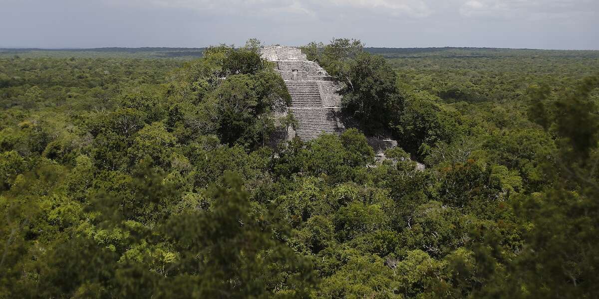 Non abbiamo ancora trovato tutte le città maya perduteUn gruppo di ricerca ne ha appena localizzata una molto grande grazie a una tecnologica di telerilevamento e ritiene probabile che ce ne siano altre