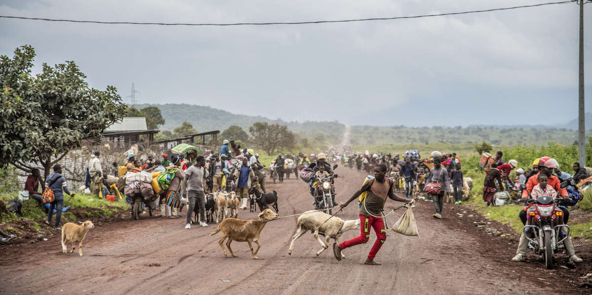 In Congo si rischia una nuova guerraI ribelli del gruppo M23, sostenuti dal vicino Ruanda, stanno attaccando la città di Goma, nell'est del paese, e ci sono rischi che i combattimenti si estendano a tutta la regione