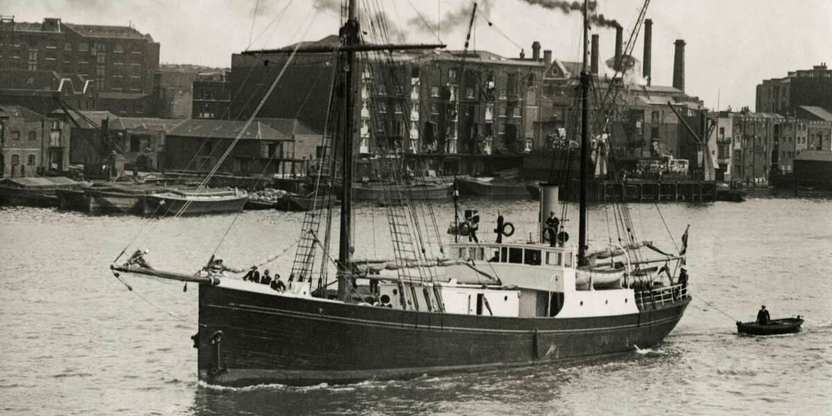 È stato trovato il relitto della nave su cui morì il celebre esploratore Ernest ShackletonEbbe un infarto nel 1922, mentre stava per iniziare per un'altra spedizione in Antartide: la nave affondò in Canada nel 1962, quarant'anni dopo