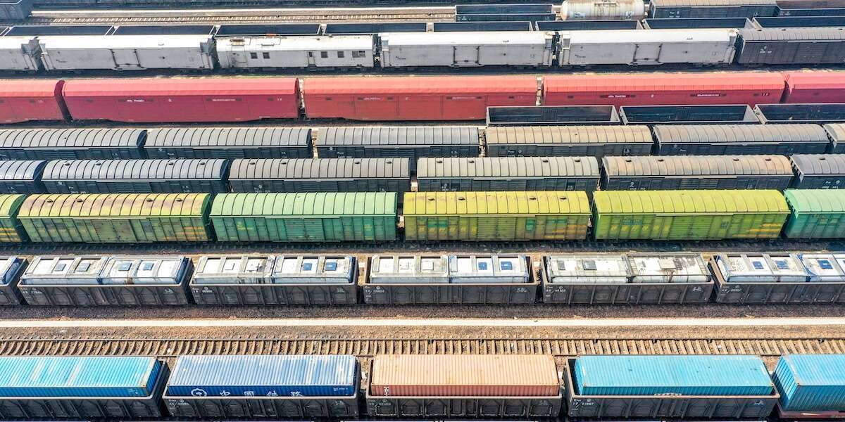 Per i treni merci l’Italia è diventata un percorso a ostacoliSulla rete ferroviaria sono stati aperti 4.000 cantieri che causano continue interruzioni e costringono gli spedizionieri a preferire i camion, ben più inquinanti