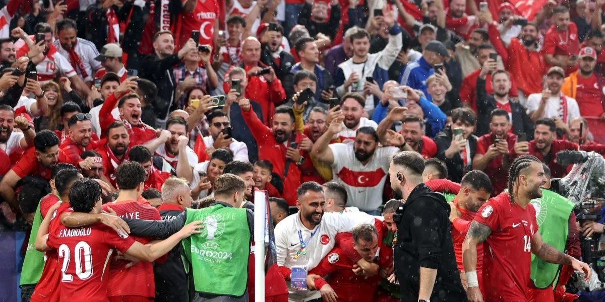 L’altra squadra che gioca in casa agli EuropeiLa Turchia allenata da Vincenzo Montella è sostenuta da quasi tre milioni di persone in Germania, e promette bene