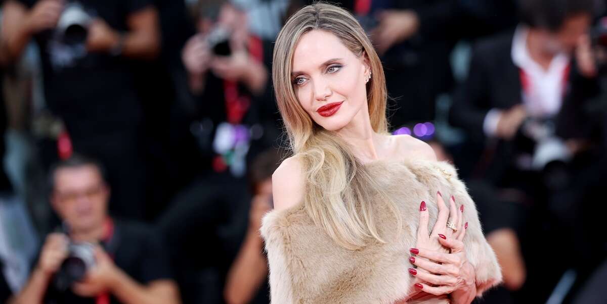 Perché a Venezia attori e attrici si vestono pesantiNo, Angelina Jolie non aveva quella pelliccetta perché faceva freddo