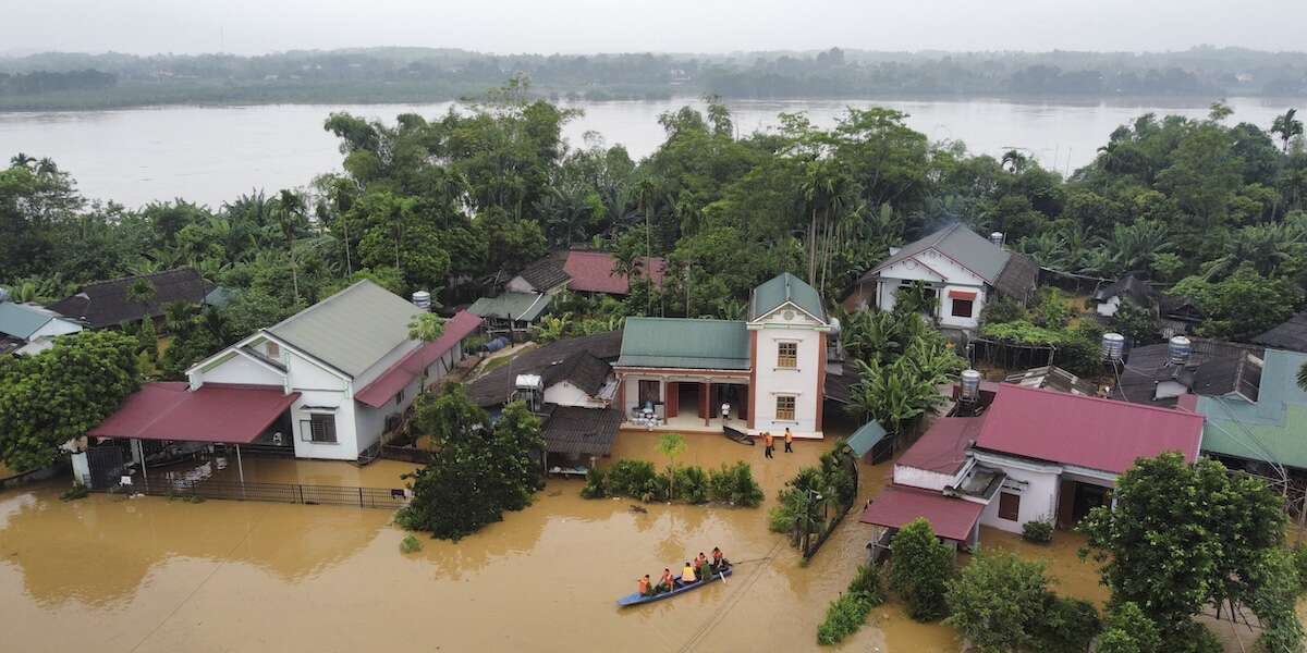 In Vietnam il tifone Yagi ha provocato molti danni e decine di mortiCon venti a oltre 200 chilometri orari ha causato frane e inondazioni nel nord del paese, costringendo migliaia di persone ad andarsene