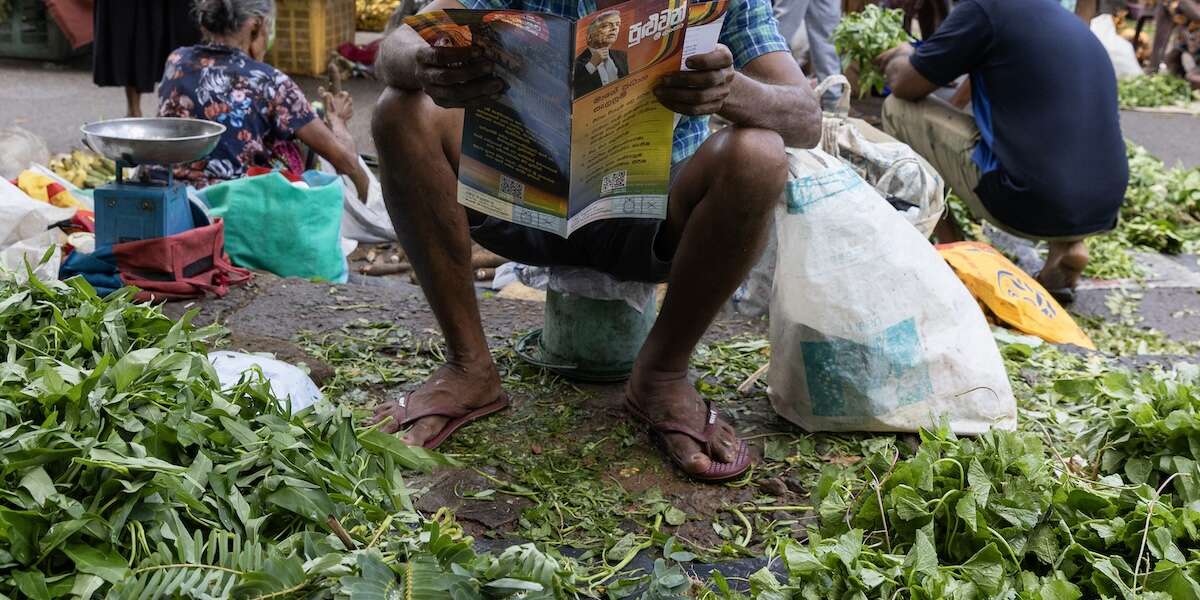 Come arriva lo Sri Lanka a queste elezioniSi vota oggi, per la prima volta dalle grosse proteste che avevano fatto cadere il governo responsabile di un disastro economico: da allora le cose vanno un po' meglio ma non per tutti