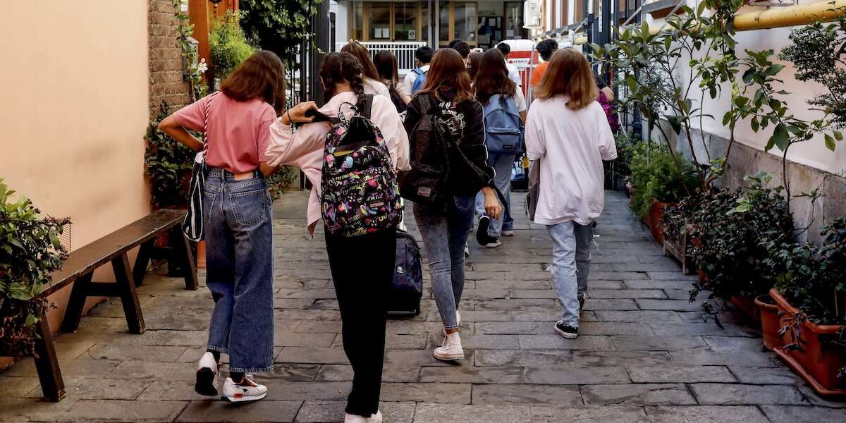 In Sicilia migliaia di studenti non possono andare a scuola coi mezzi pubbliciSono quelli che abitano nei comuni più lontani dalle città, dove non arrivano i bus a causa della grave crisi dell'azienda di trasporti locale