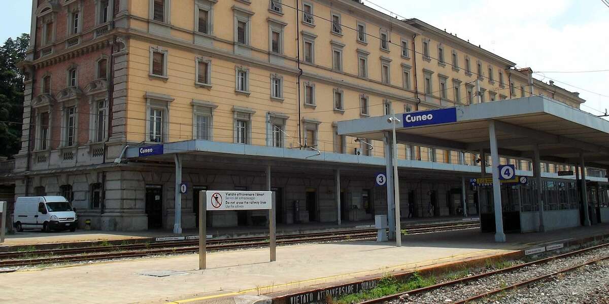 La terza compagnia ferroviaria nazionale parte da CuneoArenaways riaprirà due tratte abbandonate in Piemonte, per poi puntare sui collegamenti secondari trascurati dall’alta velocità