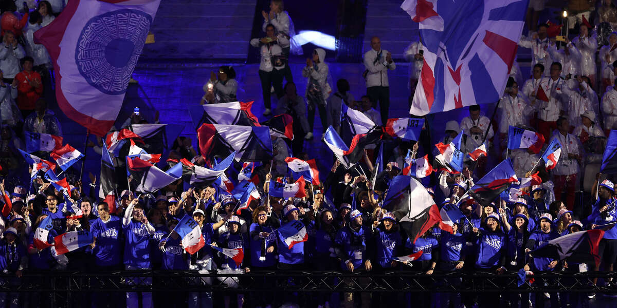 La cerimonia di chiusura delle Paralimpiadi di ParigiAllo Stade de France hanno sfilato i portabandiera di tutte le delegazioni; poi c'è stata una grande festa, con musica elettronica francese