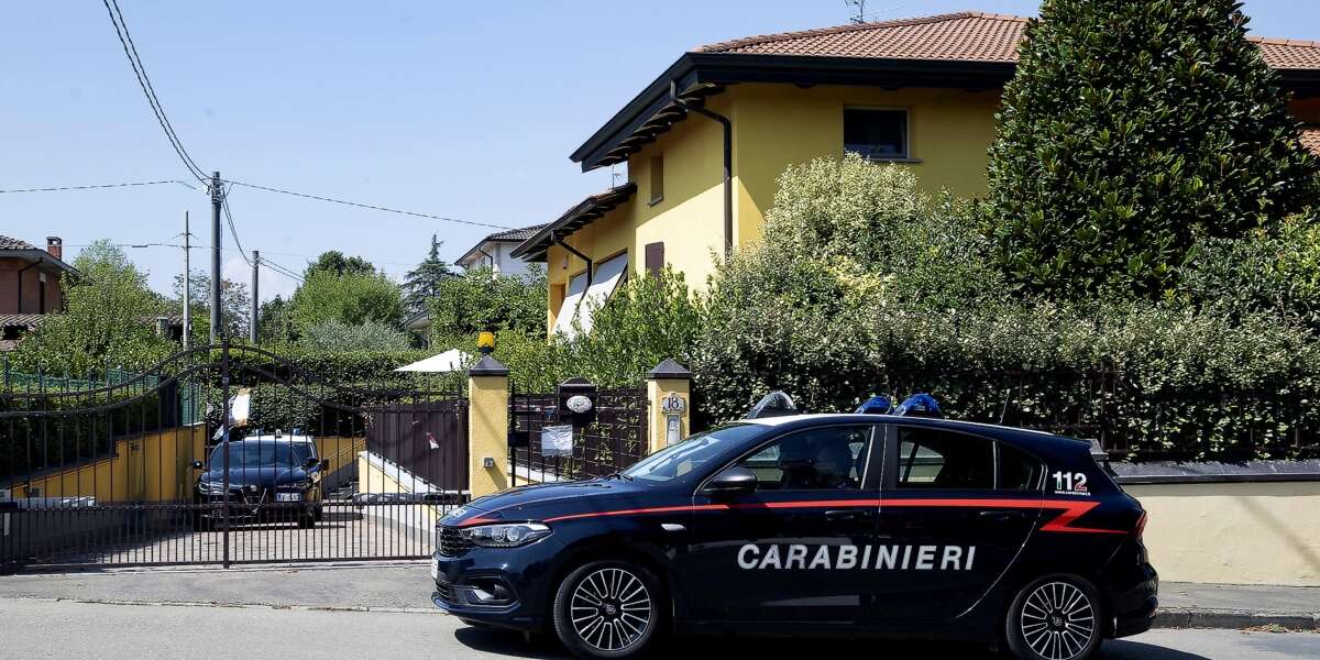 La donna accusata di aver ucciso e sepolto in un giardino due bambini appena nati è stata messa agli arresti domiciliari