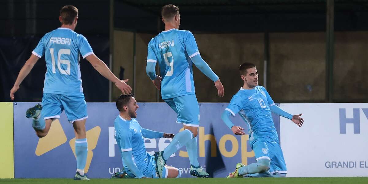 Vent’anni dopo, centoquaranta partite dopo, San Marino ha vintoHa battuto 1-0 il Liechtestein, lo stesso avversario contro cui vinse anche l'ultima volta: è un grande risultato per la nazionale che secondo le classifiche è la più debole al mondo