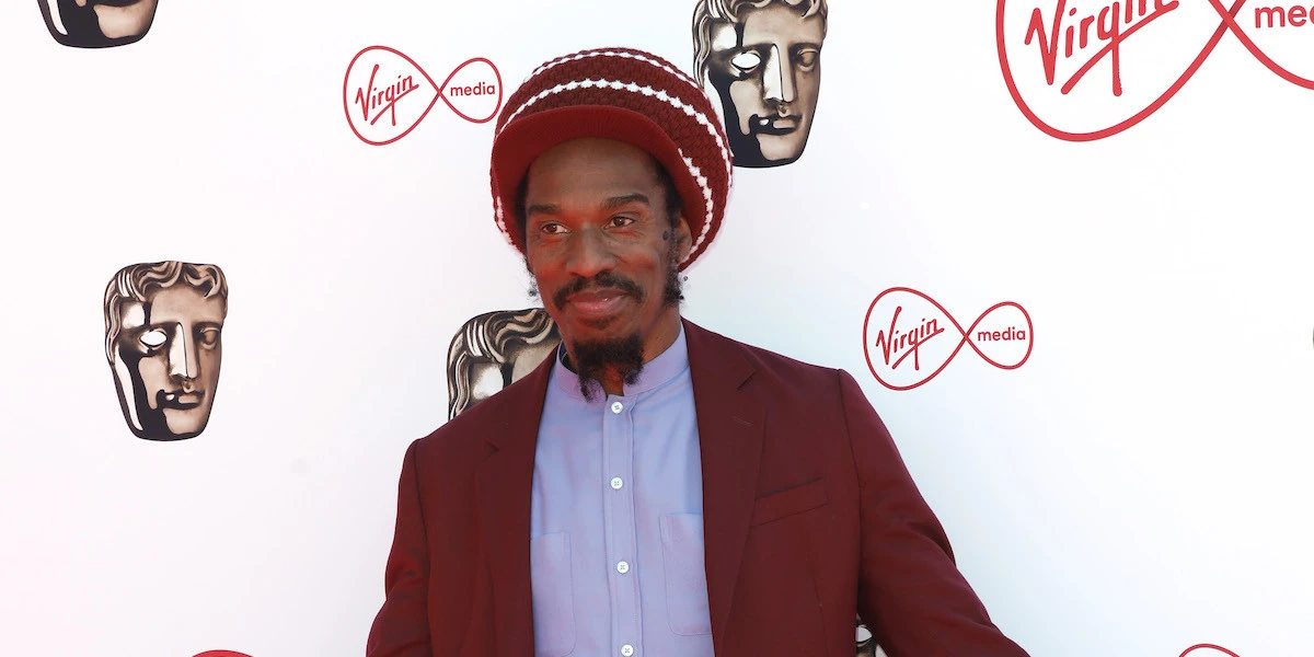 È morto a 65 anni Benjamin Zephaniah, poeta britannico di origini caraibiche noto anche per aver recitato nella serie “Peaky Blinders”