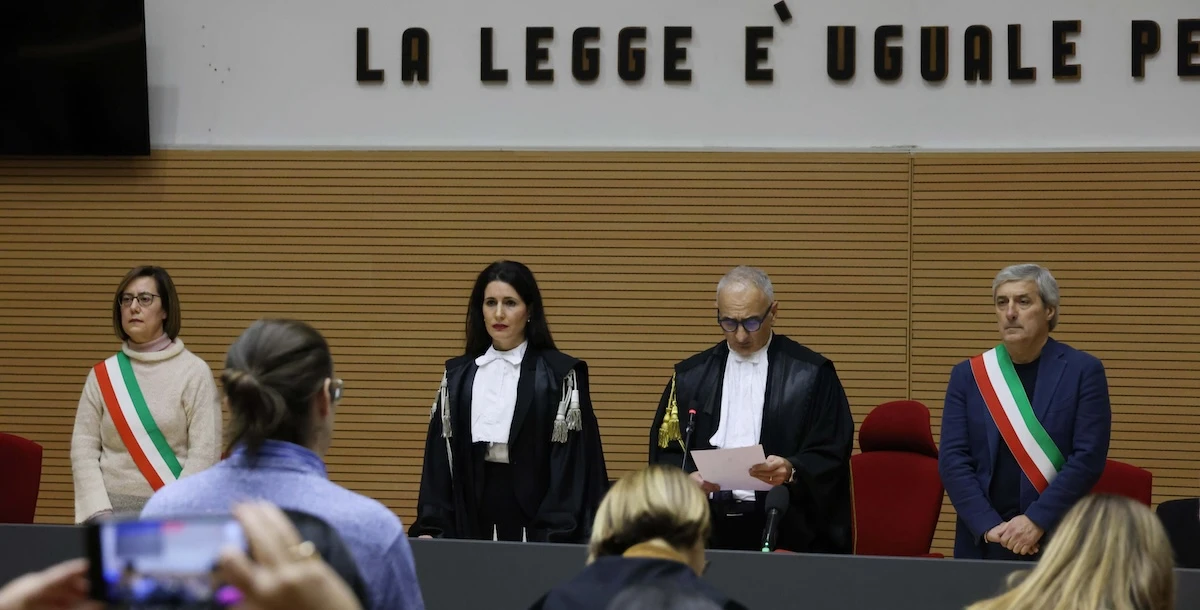 La Corte d’Assise di Brescia ha condannato all’ergastolo le due figlie di Laura Ziliani e il fidanzato di una di loro per l’omicidio della donna, uccisa nel 2021