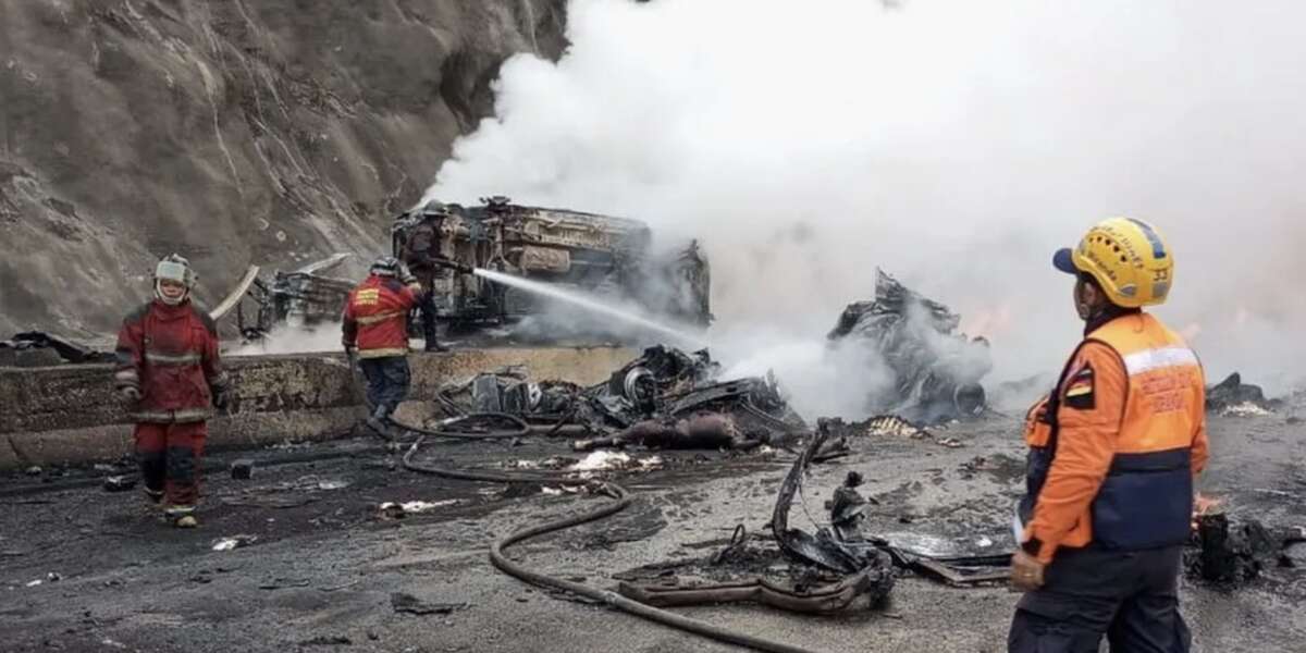 Almeno otto persone sono morte in un incidente in un’autostrada vicino a Caracas, la capitale del Venezuela