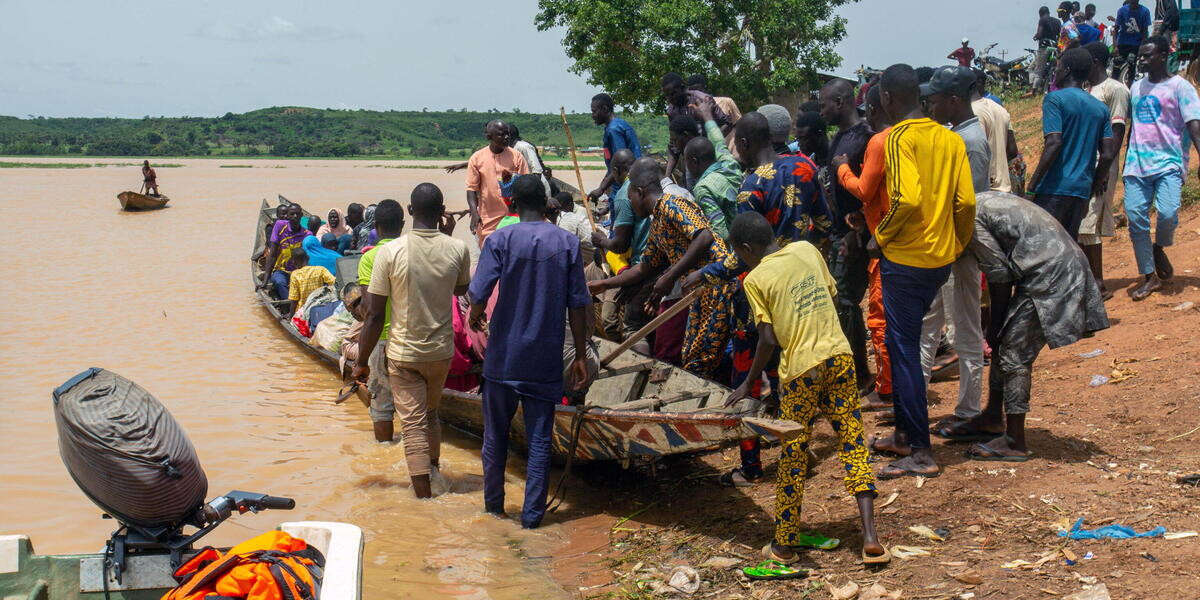 In Nigeria almeno 27 persone sono morte per il rovesciamento di una barca nel fiume Niger