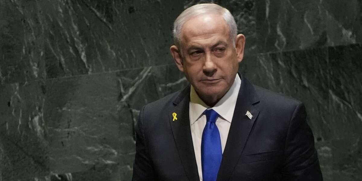 Un portavoce del primo ministro israeliano Benjamin Netanyahu è stato arrestato con l’accusa di aver rivelato ai media informazioni segrete