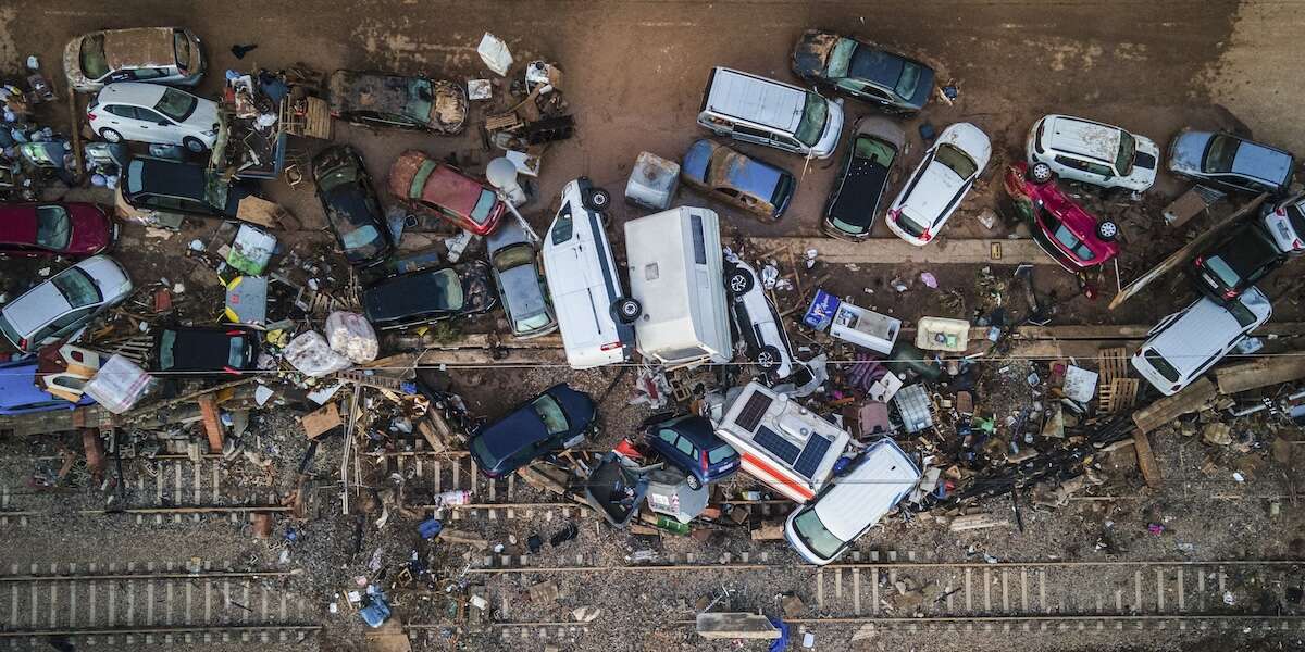 A Valencia molte persone sono morte nella propria automobileIn caso di alluvione generalmente si raccomanda di non usarla e di non andare nei garage, ma questa volta i messaggi delle autorità sono arrivati tardi