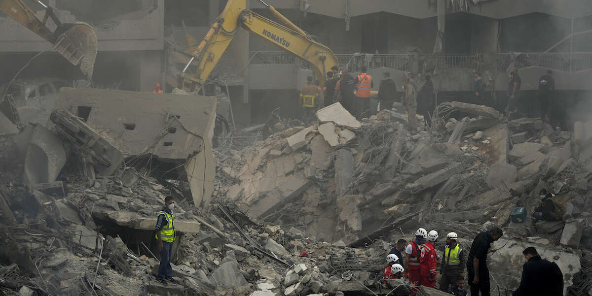 Un attacco aereo israeliano ha distrutto un edificio del centro di Beirut, uccidendo 4 persone e ferendone almeno 20