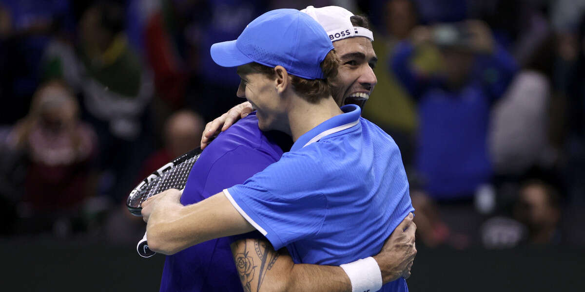 Finalmente Sinner e Berrettini insiemeÈ quasi la prima volta che i due più forti tennisti italiani sono in forma nello stesso periodo: hanno stravinto la Coppa Davis e alla gente piace che siano amici