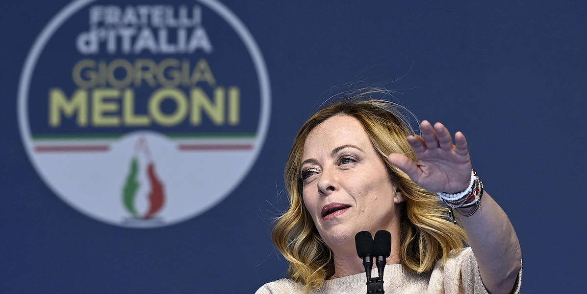 Breve storia della fiamma tricoloreRacconti e supposizioni sul simbolo usato da quasi tutti i partiti neofascisti e postfascisti d’Italia, anche dopo lo scioglimento dell'MSI