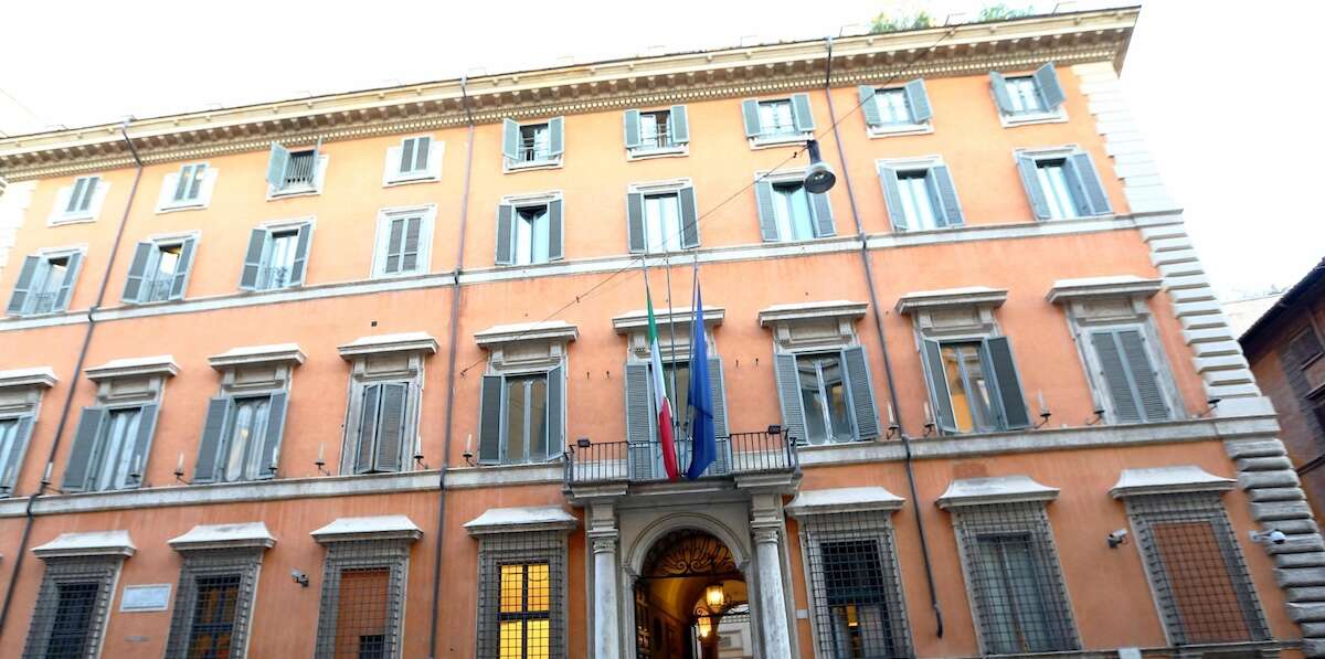 La massoneria non potrà sfrattare il Senato da Palazzo GiustinianiI giudici del Tar hanno respinto il ricorso del Grande Oriente d’Italia che da decenni chiedeva allo Stato di riavere la sua sede storica dopo la confisca di quasi 100 anni fa