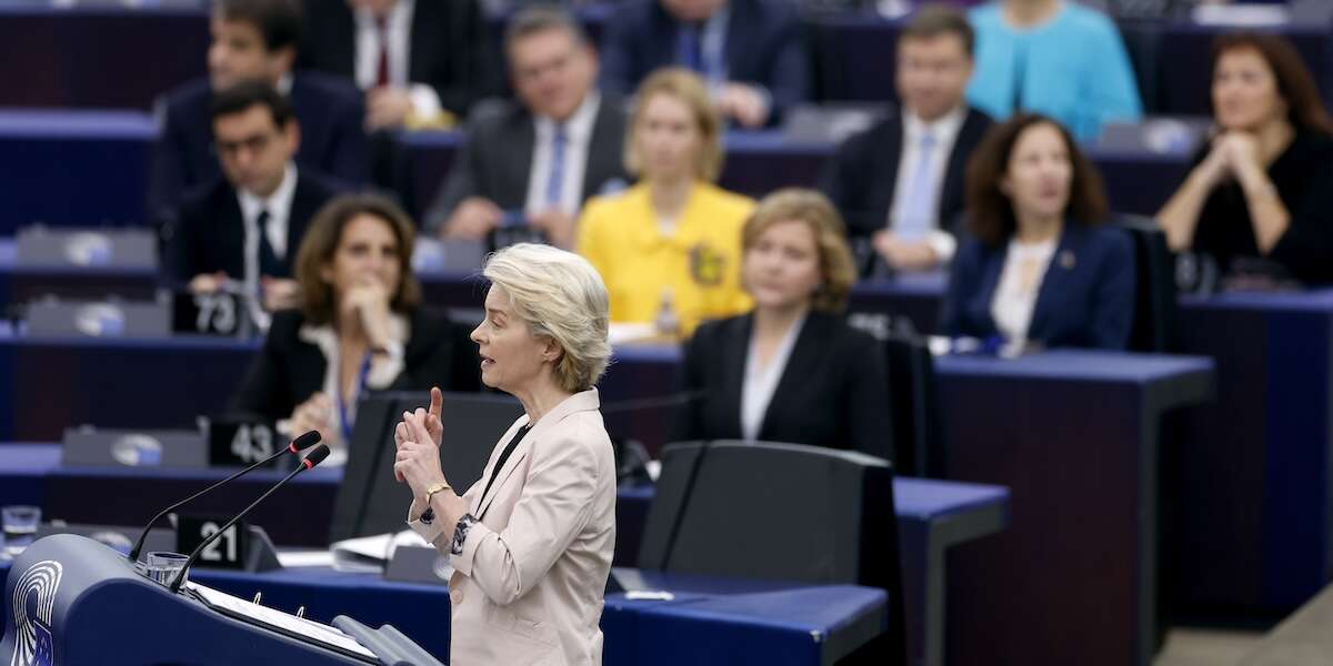 Il Parlamento Europeo ha approvato la nuova Commissione EuropeaNonostante le molte divisioni interne ai gruppi, legate anche all'allargamento a destra della sua composizione