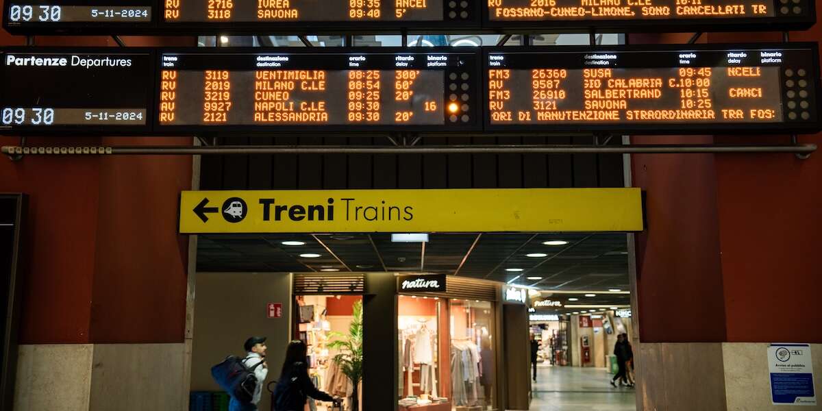 Una pessima settimana per i trasporti pubbliciDopo i disagi per lo sciopero di martedì, indetto a causa del capotreno accoltellato, l'8 novembre ne è previsto un altro che riguarda metro, tram e bus nelle città