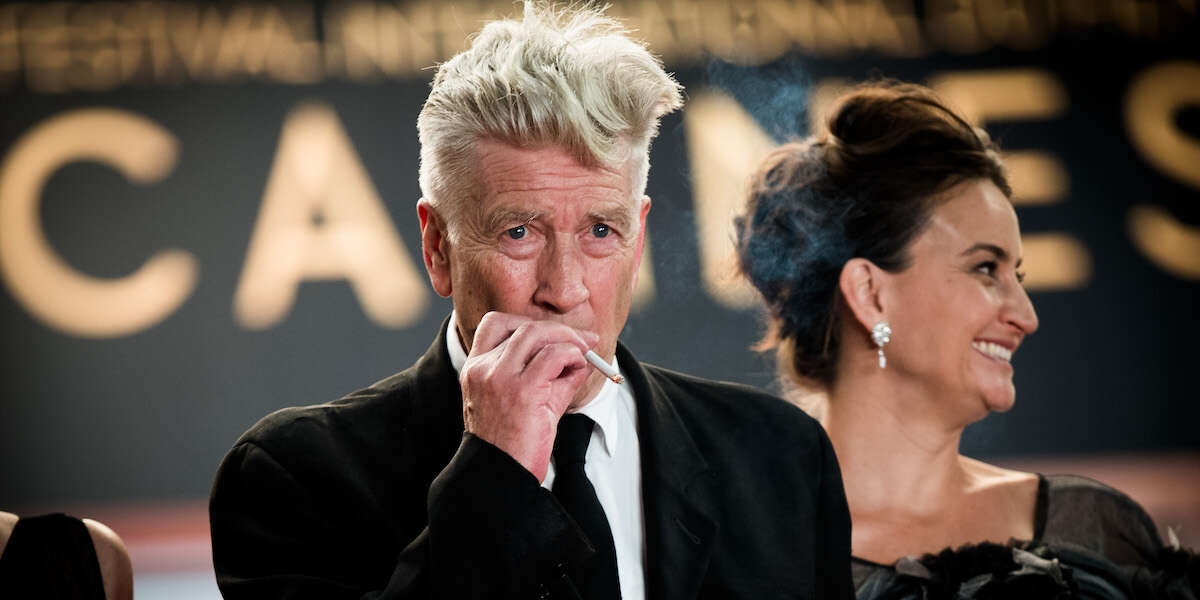 David Lynch ha fumato troppoIl regista americano ha raccontato di essere costretto in casa con un enfisema polmonare e di muoversi a fatica, per colpa delle sigarette (ma non si pente)