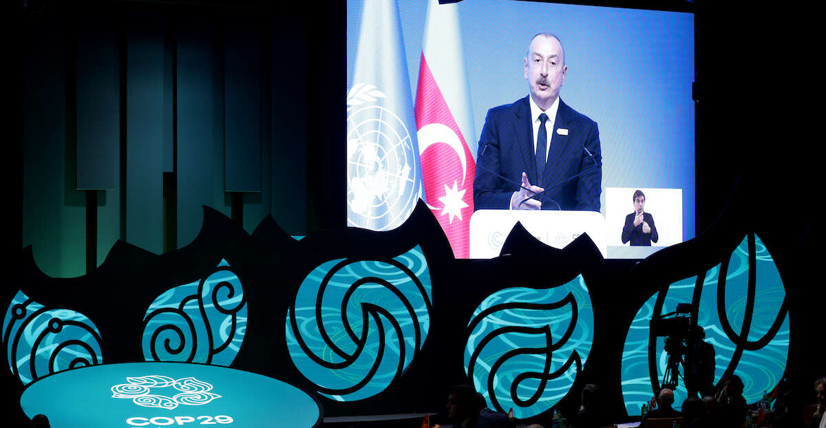 Uno dei problemi della COP29 in Azerbaijan è stato l’AzerbaijanIl presidente autoritario del paese ha definito il gas naturale un «dono di Dio» e non è sempre sembrato concentrato sulle priorità della crisi climatica