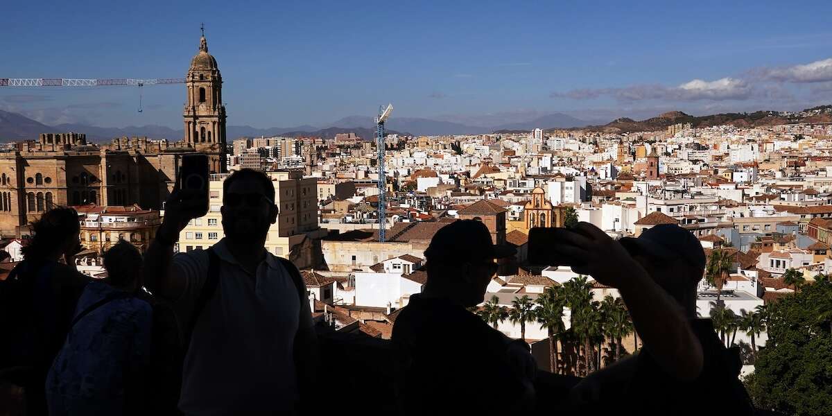 In diversi quartieri di Malaga non si potranno più aprire alloggi turisticiNella città spagnola in certe zone metà delle case è destinata agli affitti brevi per i visitatori