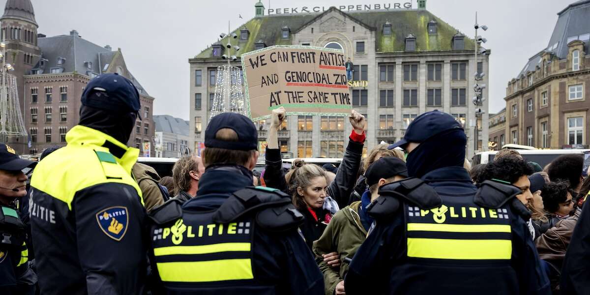 La versione della sindaca di Amsterdam sulle violenze della scorsa settimanaFemke Halsema ha ricostruito i fatti in una relazione, mentre la situazione in città rimane tesa e ci sono stati nuovi arresti