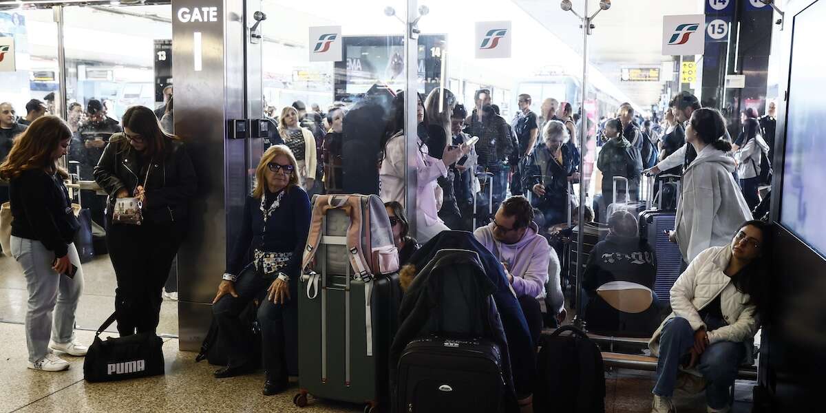 Il ministero dei Trasporti ha precettato lo sciopero di venerdì 29 novembre, ordinando di ridurlo da otto a quattro ore