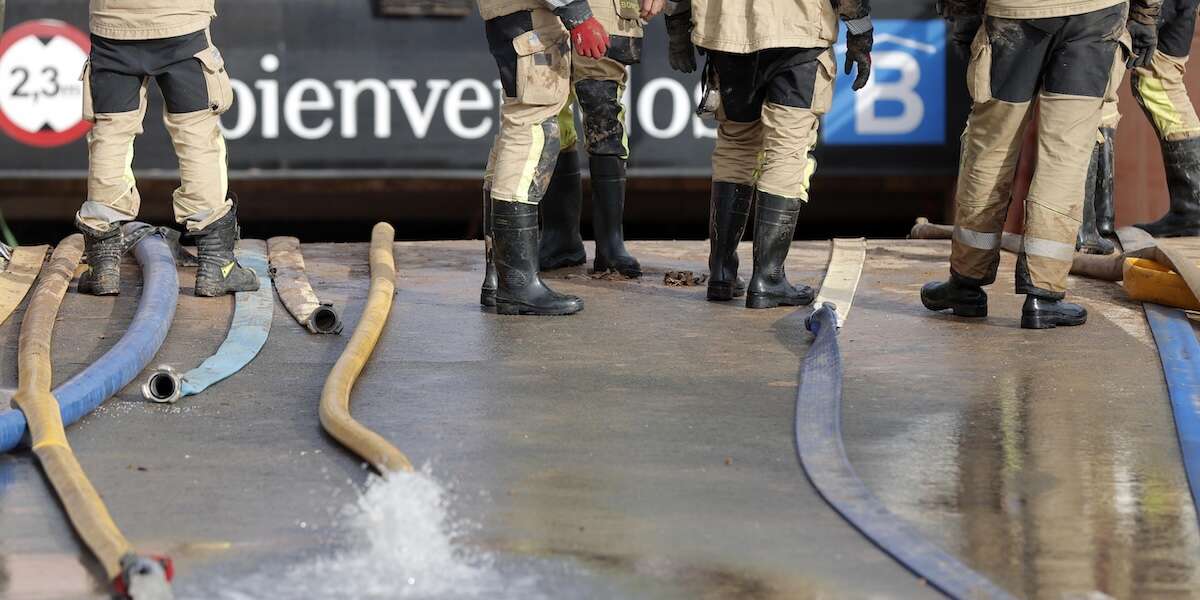 Nel parcheggio del centro commerciale di Aldaia finora non sono stati trovati mortiDopo le alluvioni in Spagna diversi giornali italiani lo descrivevano come «un cimitero sommerso», ma nella cinquantina di auto perlustrate lunedì non c'era nessuno