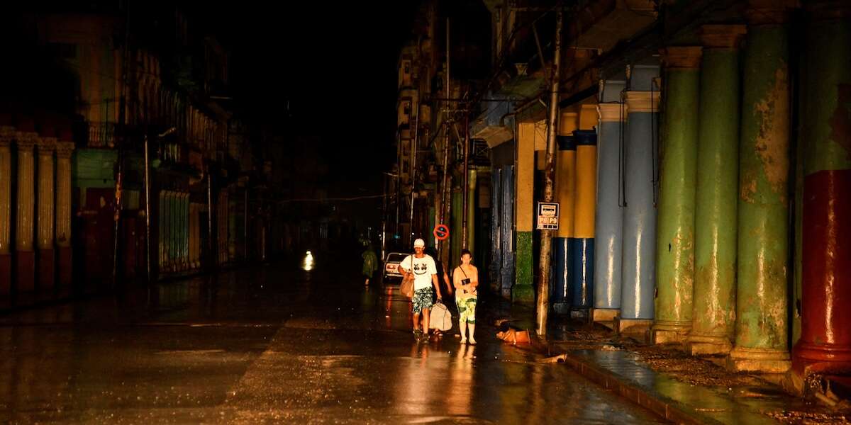 Cuba è di nuovo senza elettricitàÈ la seconda volta nel giro di poche settimane: c'entra il passaggio dell'uragano Rafael, che ha provocato un blackout in tutto il paese