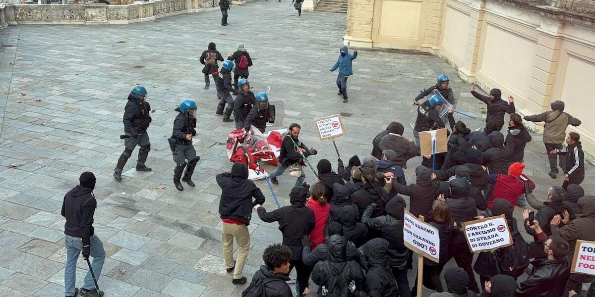 A Bologna ci sono stati degli scontri fra la polizia e alcuni manifestanti di sinistra che cercavano di raggiungere un corteo neofascista