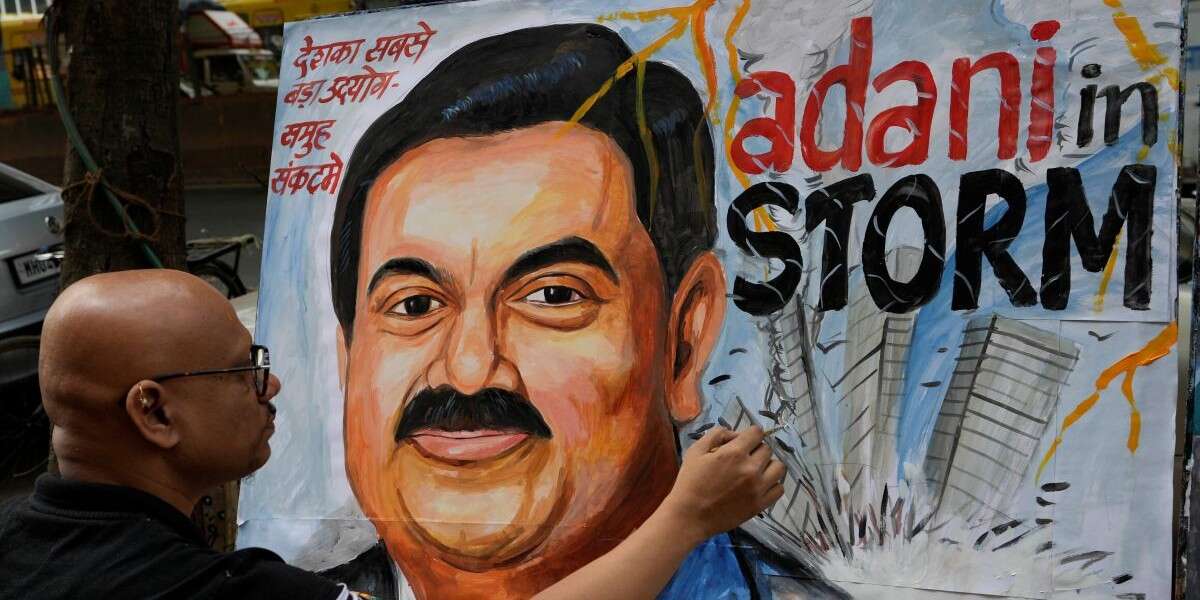 Perché Gautam Adani può diventare un problema fra Stati Uniti e IndiaIl tribunale di New York ha accusato di corruzione uno degli imprenditori più vicini al primo ministro Narendra Modi, mettendo in difficoltà le relazioni fra i due paesi