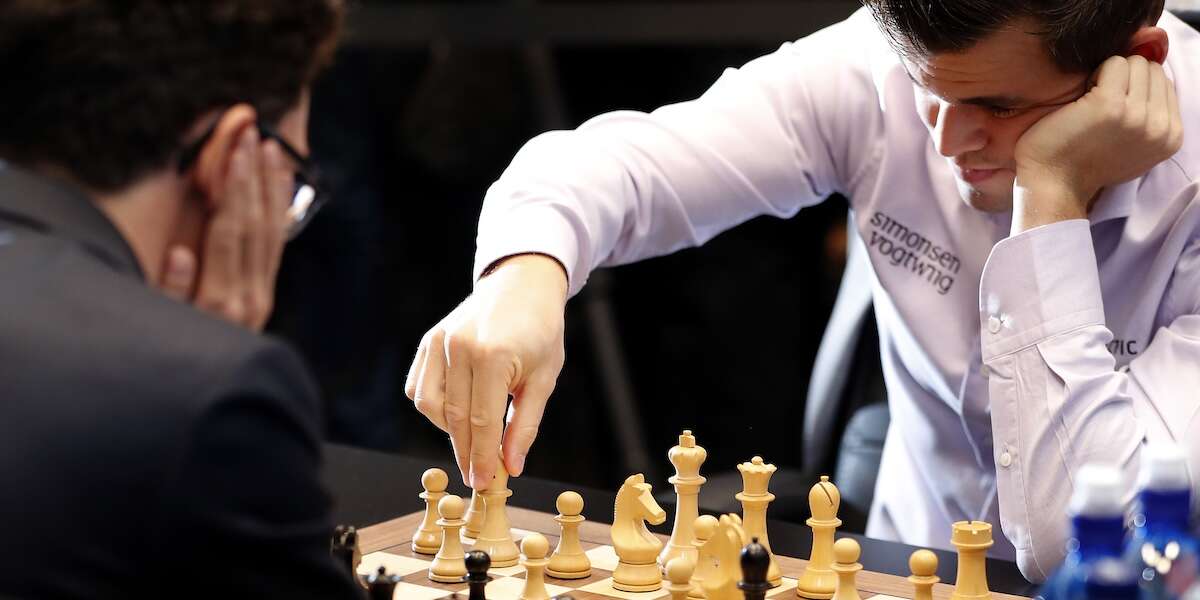 Gli scacchi stanno diventando noiosi, secondo il più forte scacchista al mondoMagnus Carlsen ha disertato i mondiali per promuovere una variante del gioco più pazza e imprevedibile