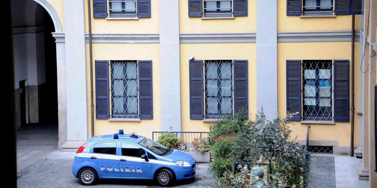 Le indagini su 8 agenti di polizia accusati del pestaggio di un ventenne tunisino a Milano