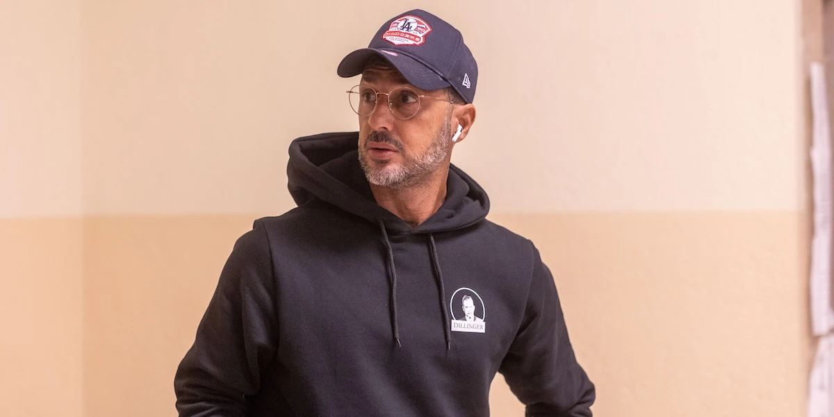 Fabrizio Corona è stato condannato in primo grado a sette mesi di carcere per danneggiamento e resistenza a pubblico ufficiale