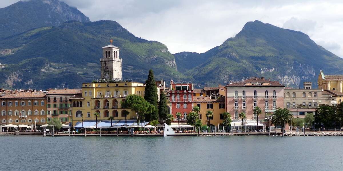 In Trentino sono state messe agli arresti domiciliari 8 persone, tra cui la sindaca di Riva del Garda e diversi imprenditori